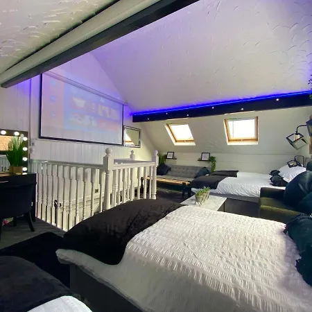 New…the Hottub House Pleasure Holiday home