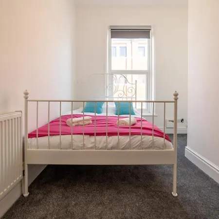 Island 5 Min Walk From Tower Sleeps 12