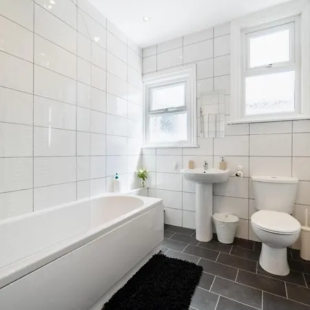 Apartment Island 5 Min Walk From Tower Sleeps 12 Blackpool