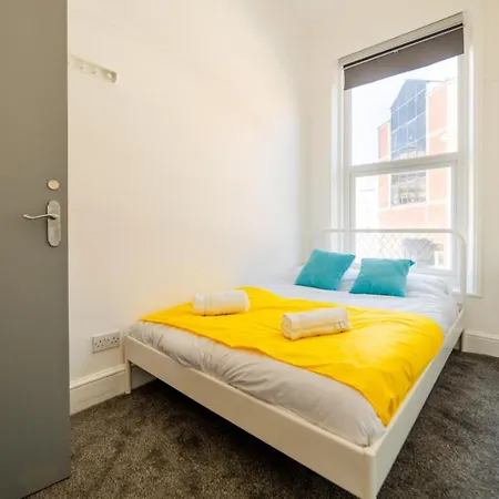 Apartment Island 5 Min Walk From Tower Sleeps 12 *