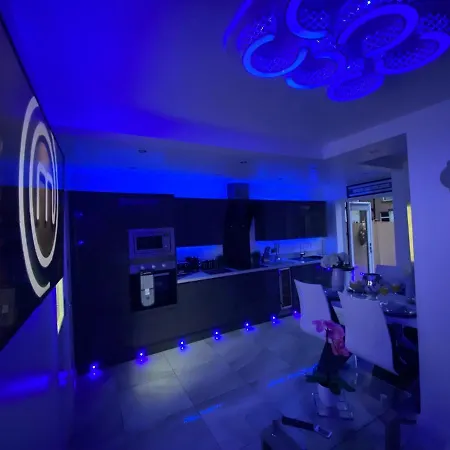 New…the Hottub House Pleasure *