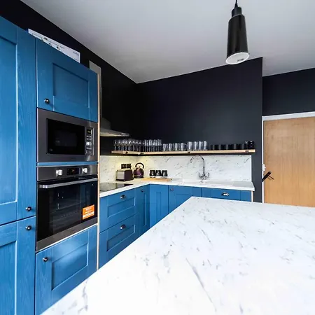 Luxury By Sasco Apartment