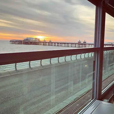 Winter Gardens North Pier 2 Bed * Blackpool