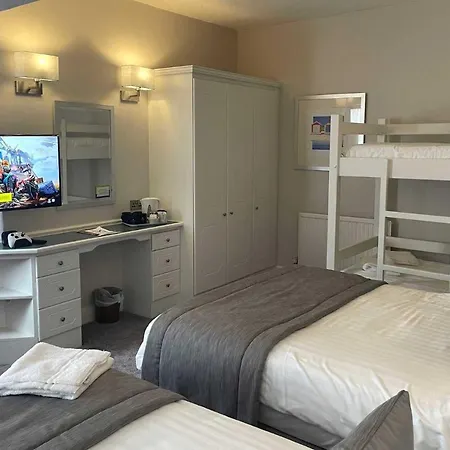 Cliffs Hotel 3*
