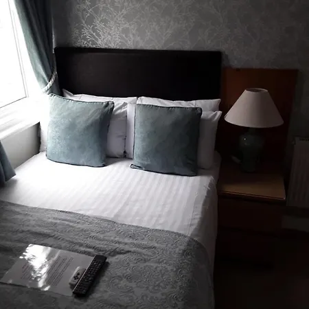 Manchester House 3*