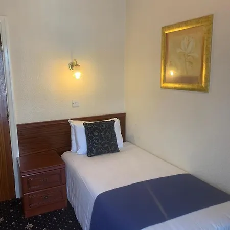 Guest house Gleneagles - Road