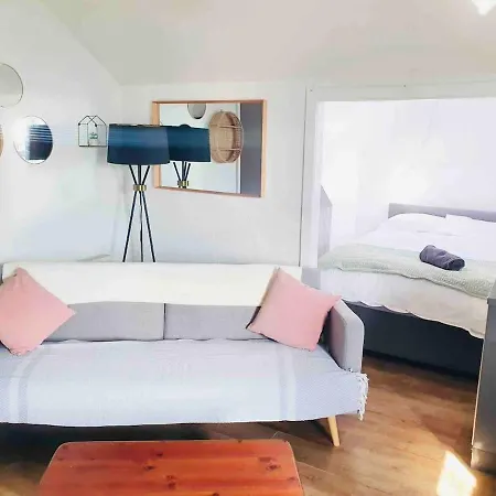 Cosy Top Floor Flat! Self Check-in & Free Parking * Blackpool
