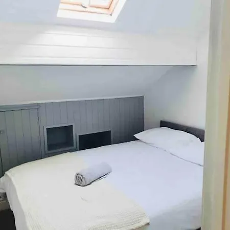 Cosy Top Floor Flat! Self Check-in & Free Parking Apartment *