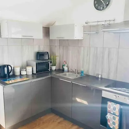 Cosy Top Floor Flat! Self Check-in & Free Parking