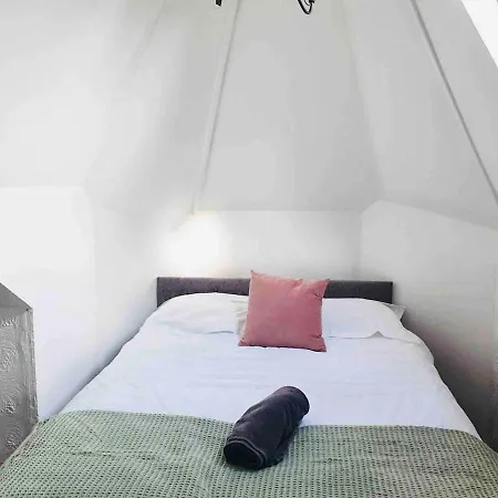 Cosy Top Floor Flat! Self Check-in & Free Parking Blackpool
