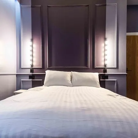 Luxury By Sasco Apartment