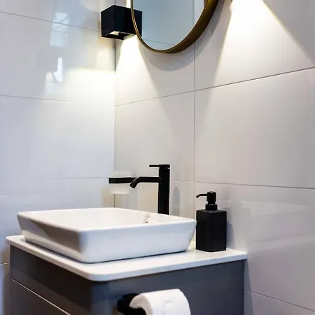 Luxury By Sasco Apartment *