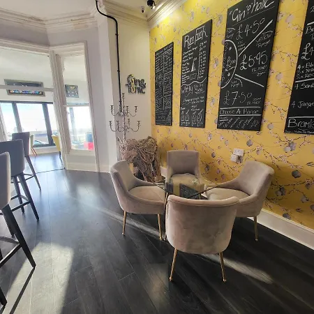 Bed & Breakfast The Bromley Blackpool