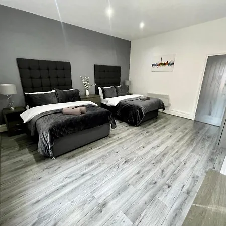 Apartment Reads Luxury Jacuzzi Blackpool