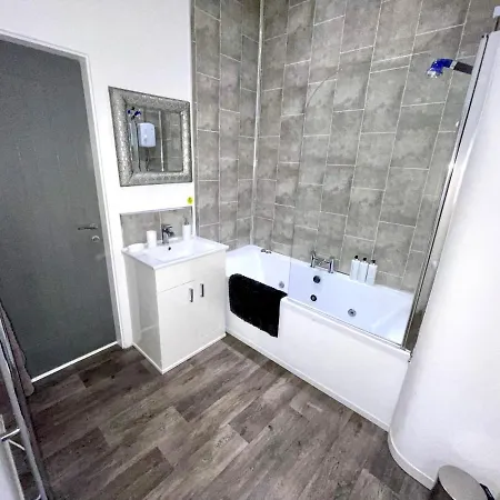 Reads Luxury Jacuzzi