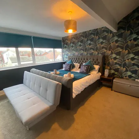Abode - The Cinema House Holiday home