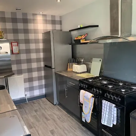 Heather Glen. Six Bedroom Near The Sea. Blackpool