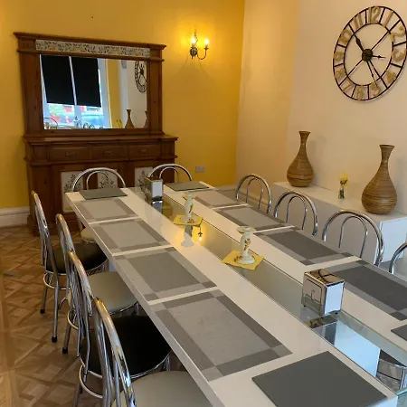 Heather Glen. Six Bedroom Near The Sea. Holiday home