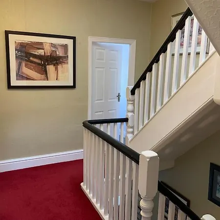 Holiday home Heather Glen. Six Bedroom Near The Sea. *