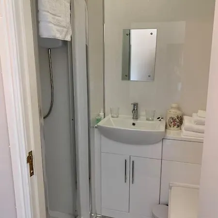 Heather Glen. Six Bedroom Near The Sea. * Blackpool
