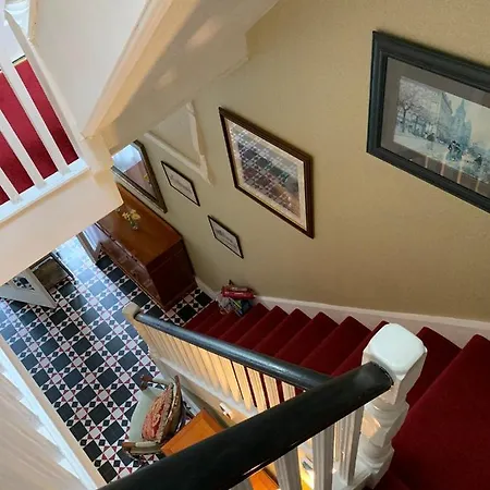 Heather Glen. Six Bedroom Near The Sea. *
