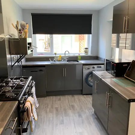 Heather Glen. Six Bedroom Near The Sea. * Blackpool