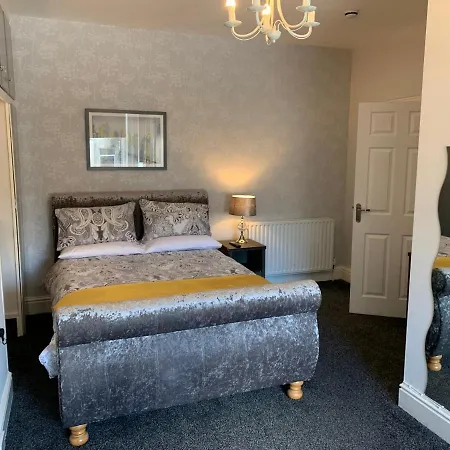 Heather Glen. Six Bedroom Near The Sea. *