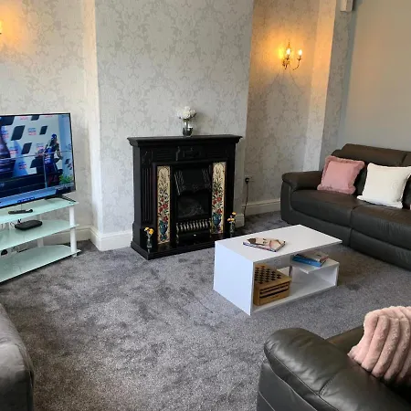 Heather Glen. Six Bedroom Near The Sea. * Blackpool