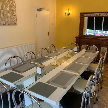 Heather Glen. Six Bedroom Near The Sea. Holiday home