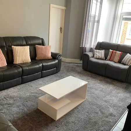 Heather Glen. Six Bedroom Near The Sea. * Blackpool