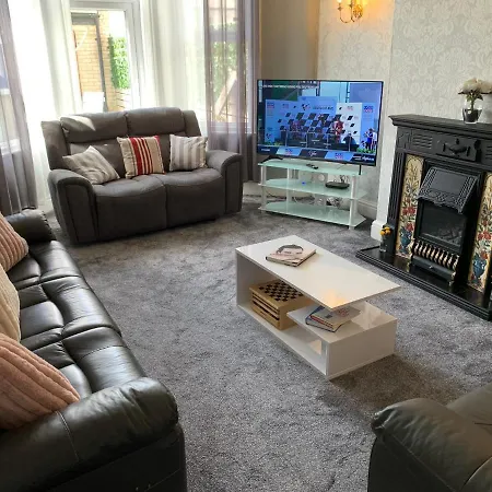 Holiday home Heather Glen. Six Bedroom Near The Sea. *