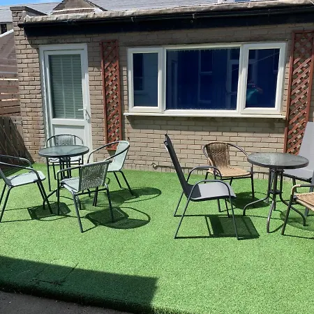 Heather Glen. Six Bedroom Near The Sea. * Blackpool