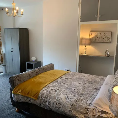 Heather Glen. Six Bedroom Near The Sea.
