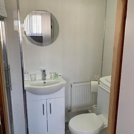 Holiday home Heather Glen. Six Bedroom Near The Sea. *