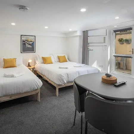 Apartment Jellyfish *