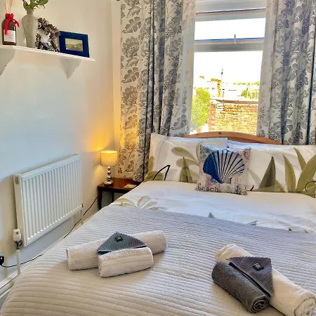 Entire In With Free Parking And A Private Patio Garden Holiday home