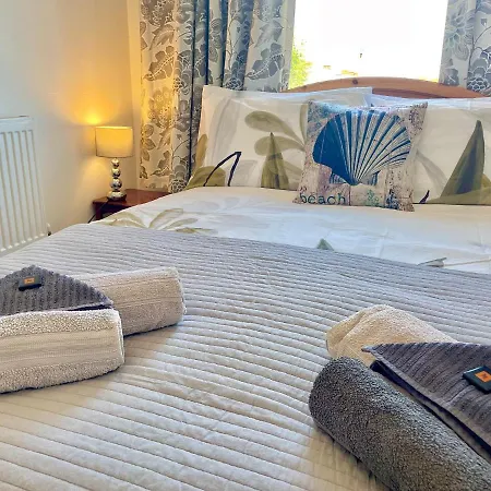 Entire In With Free Parking And A Private Patio Garden Holiday home Blackpool