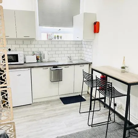 Lovely Estelle By Citynest Apartment