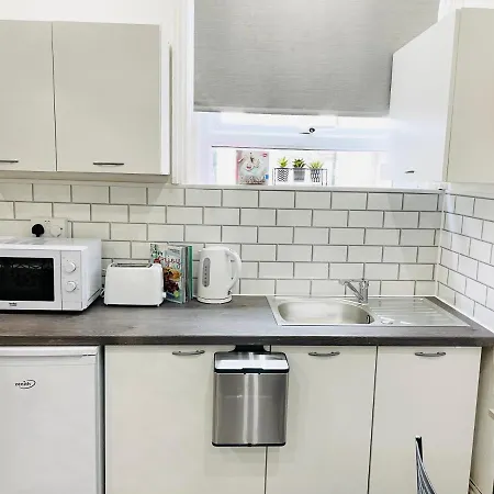 Lovely Estelle By Citynest Apartment