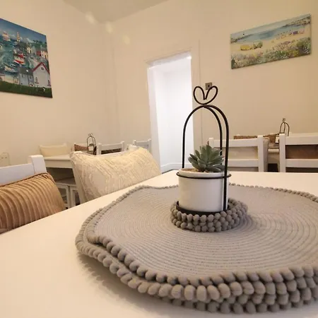 Media Manor - Fully Refurbished In 2022 - Large 6 Bedrooms, 3 Bathrooms Media Games Holiday home *