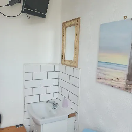 White Bed & Breakfast 3*