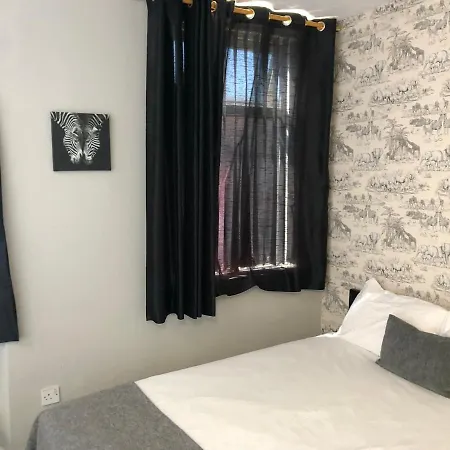 Ultimate Family Guest house *