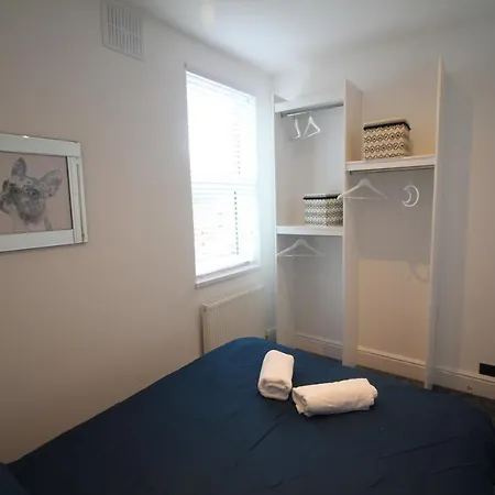 Media Manor - Fully Refurbished In 2022 - Large 6 Bedrooms, 3 Bathrooms Media Games Blackpool