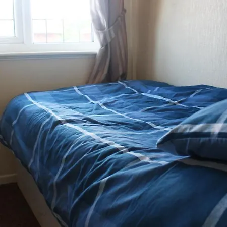 Blackpoolholidaylets Salmesbury Avenue Families And Contractors Only Blackpool
