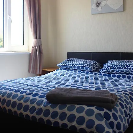 Blackpoolholidaylets Salmesbury Avenue Families And Contractors Only *