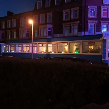 Hotel The Waldorf - Near Pleasure & Sandcastle