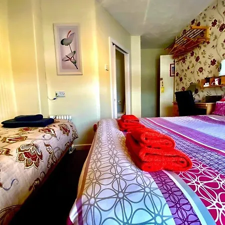 Walkden House Guest house *