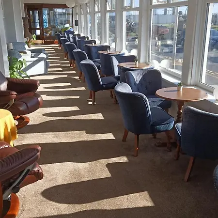The Waldorf - Near Pleasure & Sandcastle 3*