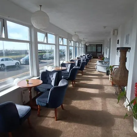 The Waldorf - Near Pleasure & Sandcastle 3*