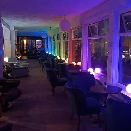 The Waldorf - Near Pleasure & Sandcastle Hotel